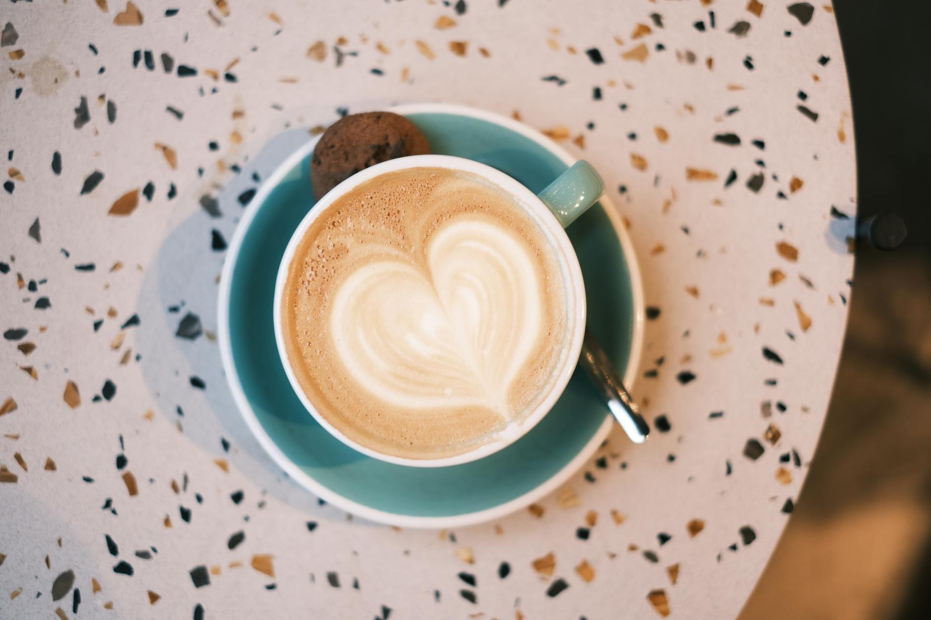 Top Artisanal Coffee Shops Near Major Moscow Landmarks