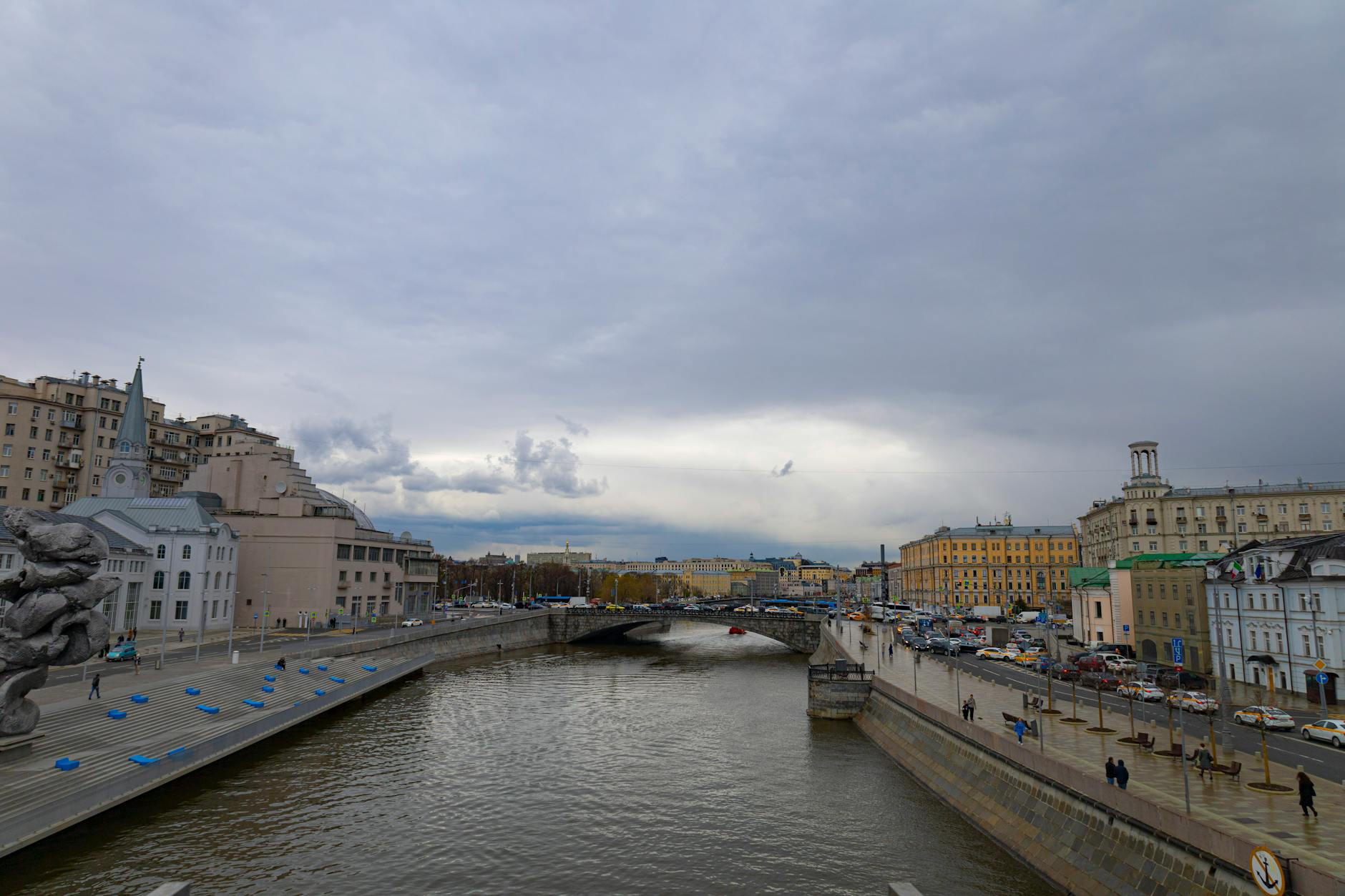 Must-Have Apps for Traveling in Russia: The Ultimate Guide to Navigation, Translation, and Connectivity; Compare for Your Transfer Budget