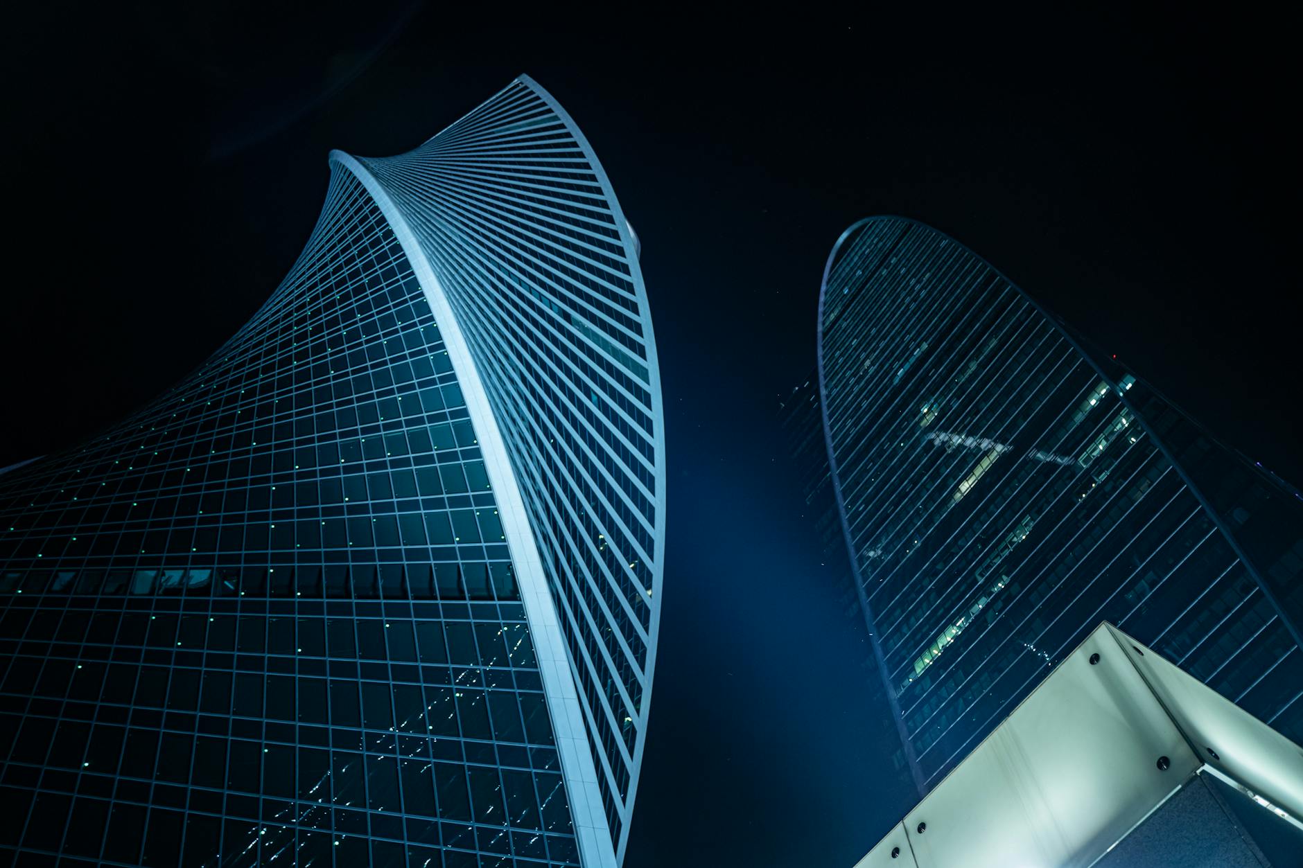 Top up and manage data: offline vs online methods and roaming notes