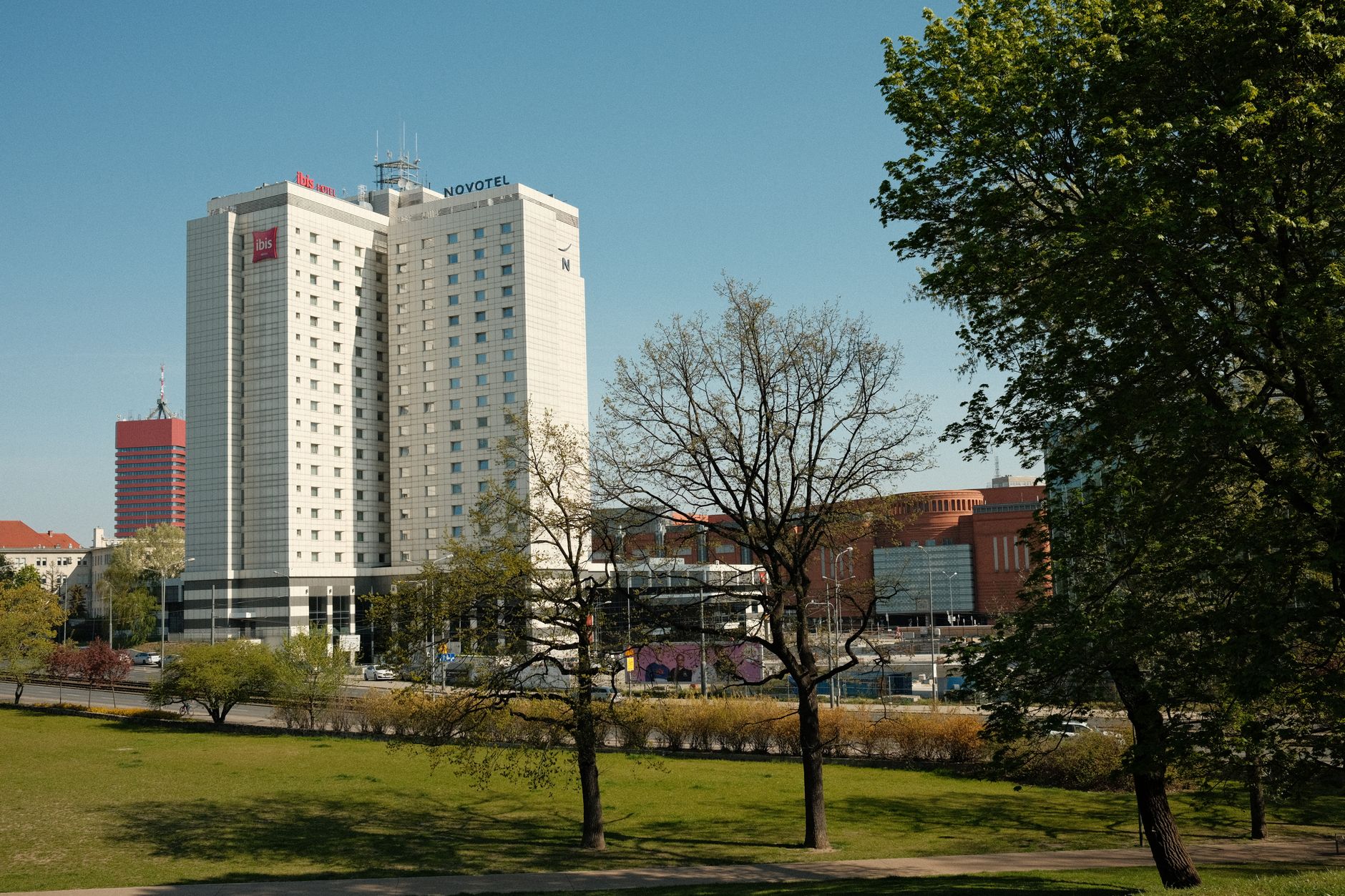 Novotel Ekaterinburg Tsentr Hotel: Practical Booking Guide and Nearby Gems