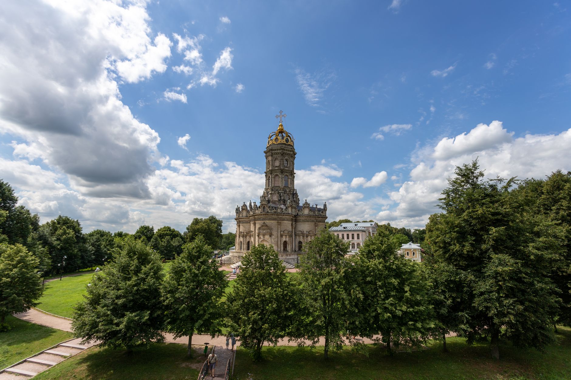Petrovsky Waystation Palace: A Focused Hub for Immersive Arts and Tech in Moscow