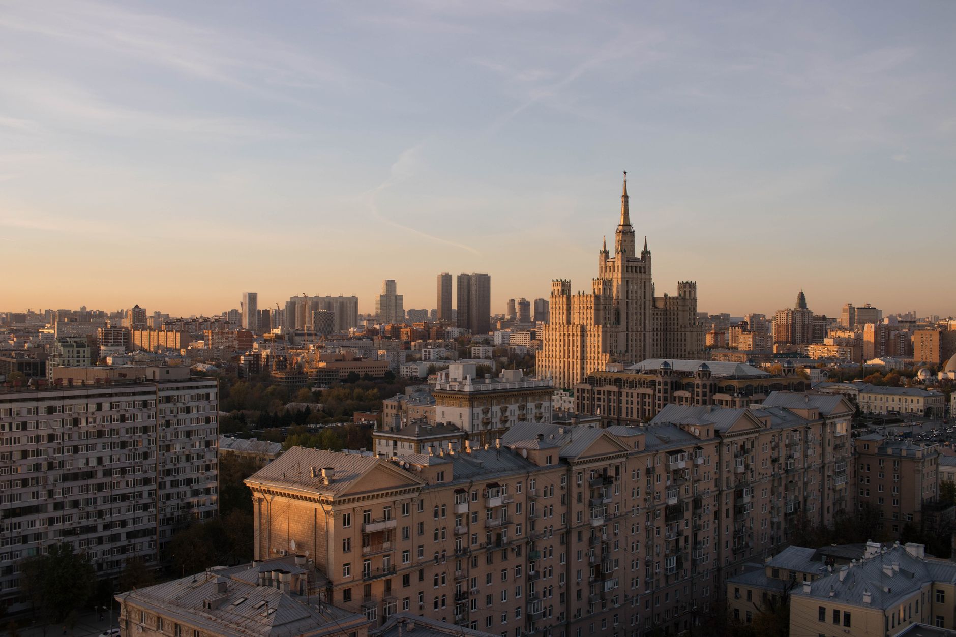 Where Can I Find the Best Craft Beer Selection in Central Moscow?
